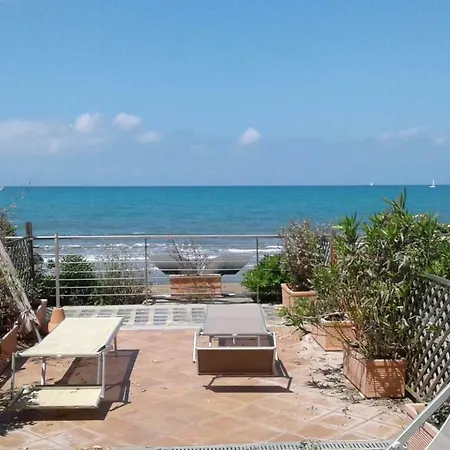 La Lanterna سان فينتْشينسو