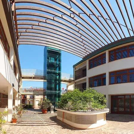La Lanterna Aparthotel 4*